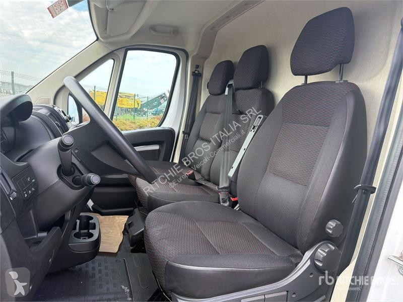 Véhicule utilitaire Opel 2.2