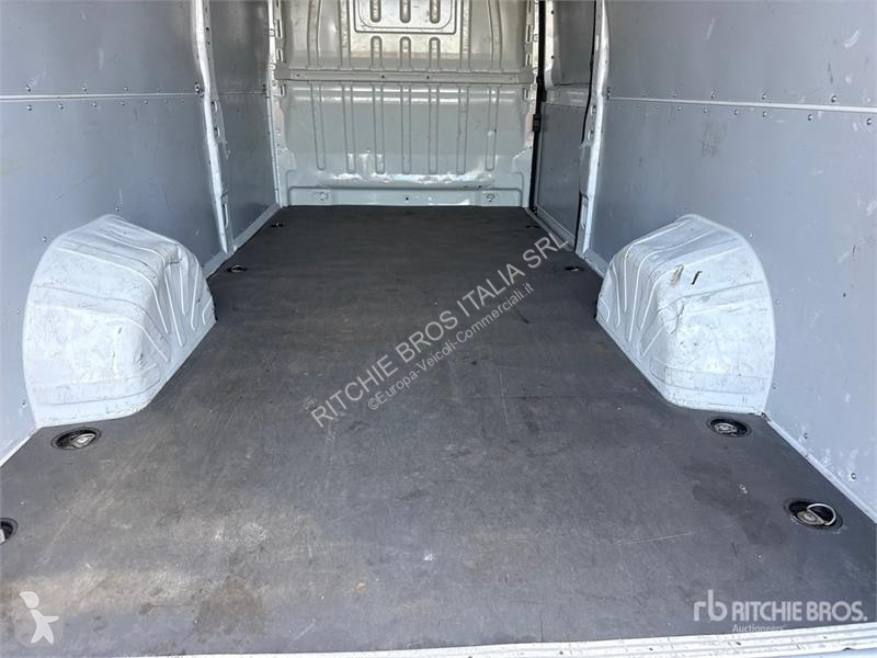 Véhicule utilitaire Opel 2.2