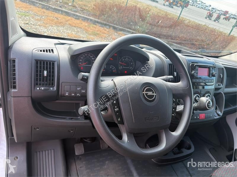 Véhicule utilitaire Opel 2.2