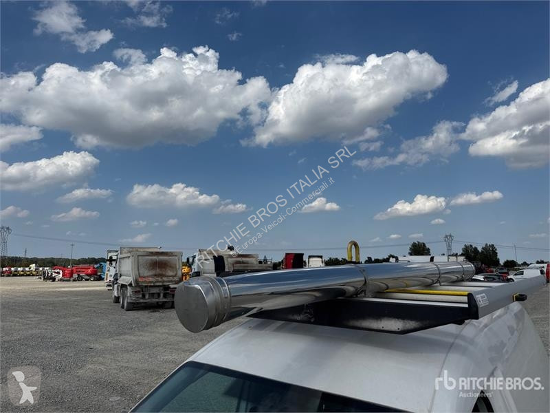 Комерційні автомобілі Volkswagen Cargo Van