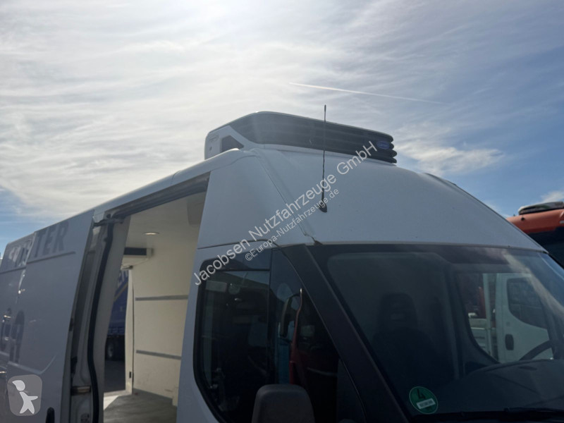 Véhicule utilitaire Iveco 35s15 Carrier Xarios...