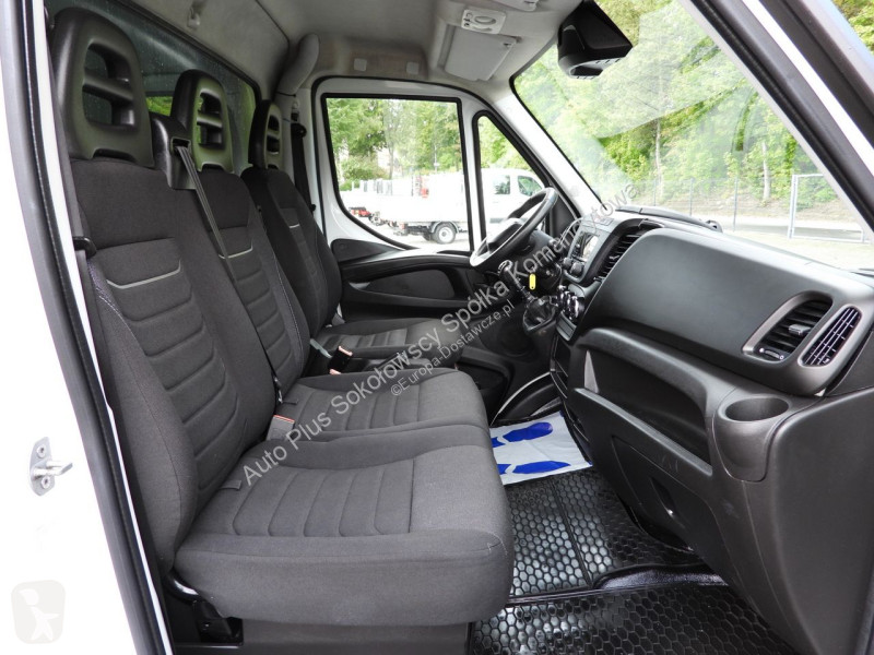 Véhicule utilitaire Iveco 50C18 DAILY