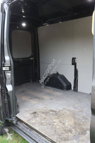 Véhicule utilitaire Ford