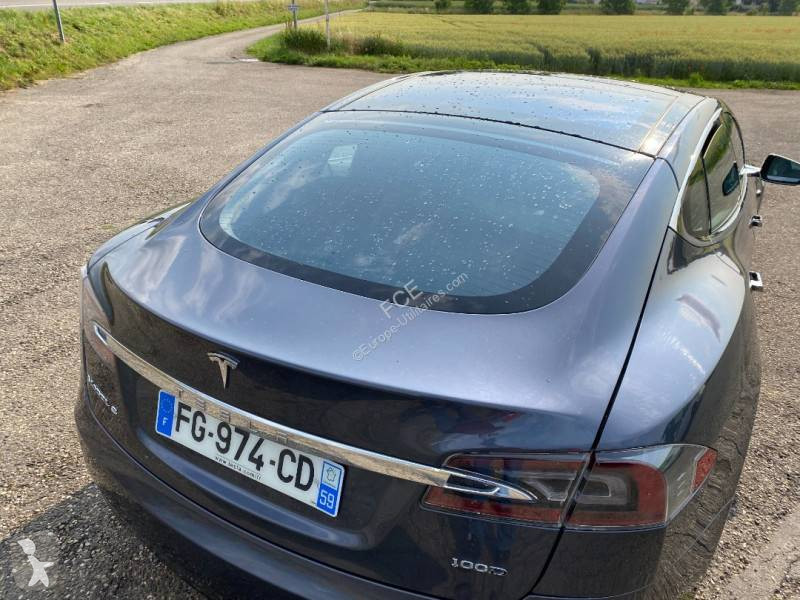 Véhicule utilitaire Tesla