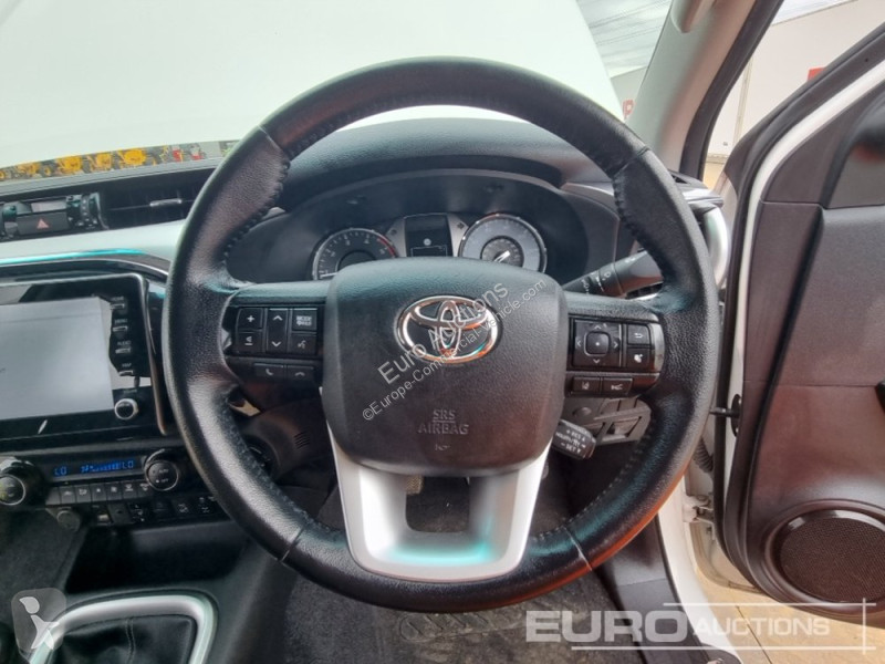 Véhicule utilitaire Toyota Hilux Invincible