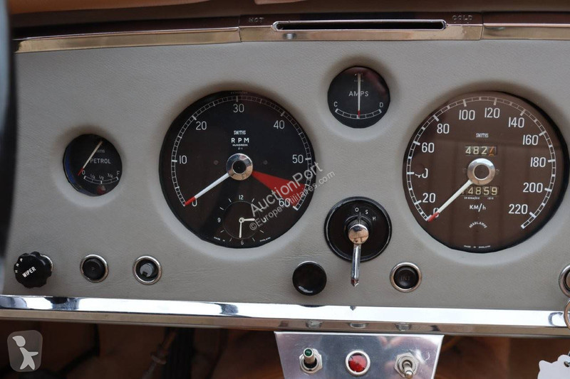 Véhicule utilitaire Jaguar 150 DHC