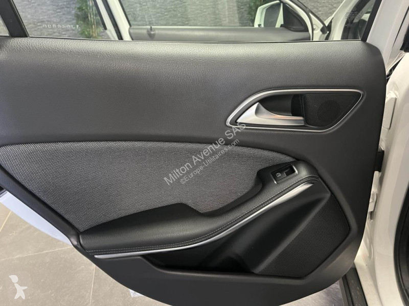 عربة نفعية Mercedes GLA 180  Inspiration