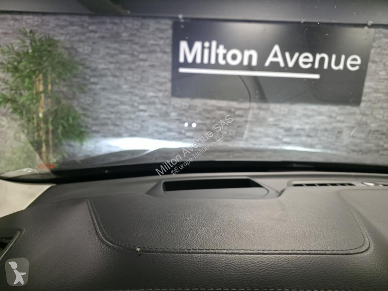 Samochód dostawczy Volvo XC60 B4 Micro-Hybride...