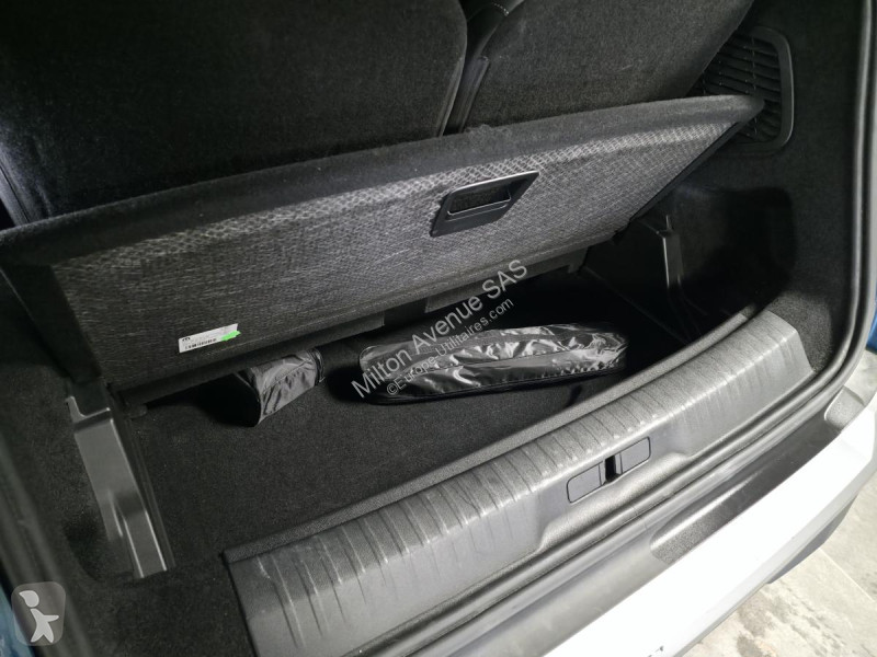 عربة نفعية Peugeot 5008 1.2i Hybrid -136 - BV...