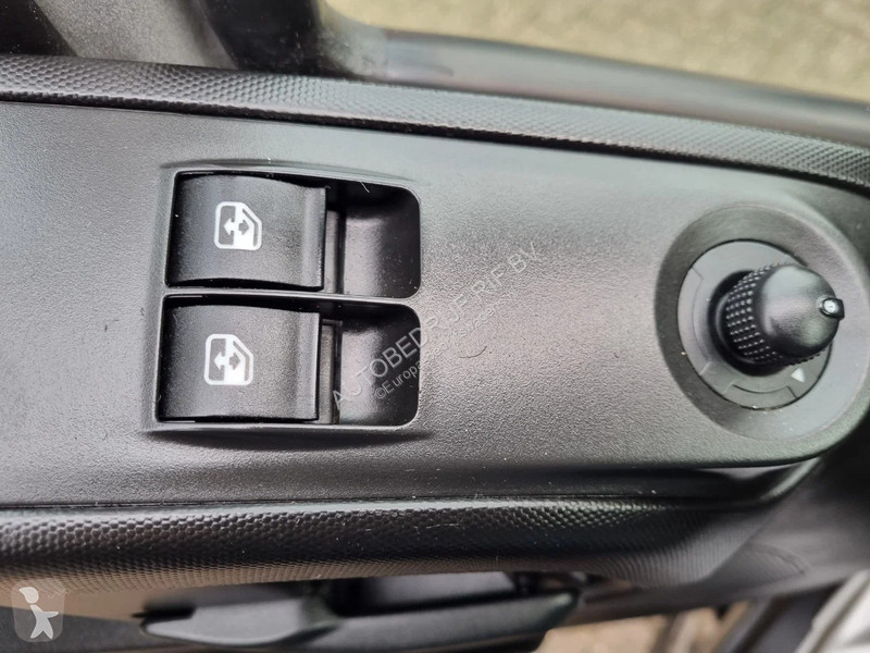 Samochód dostawczy Iveco 40C17 B/E 10T...