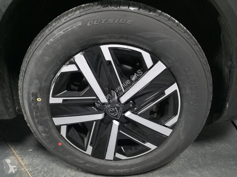 Véhicule utilitaire Peugeot 2008 1.2i Hybrid -...