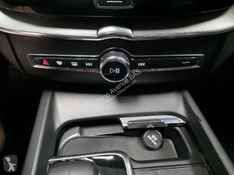 Samochód dostawczy Volvo XC60 B4 Micro-Hybride...