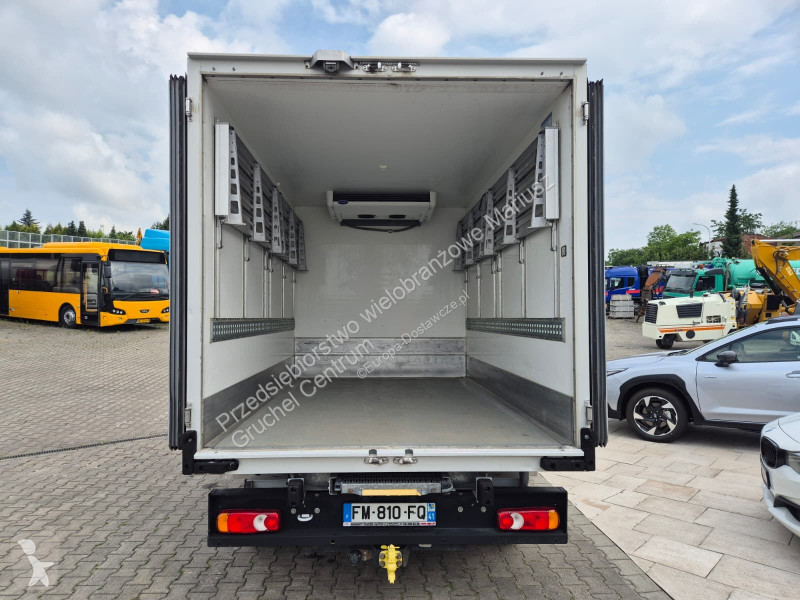 Лекотоварен автомобил Renault Master 2.3 -...