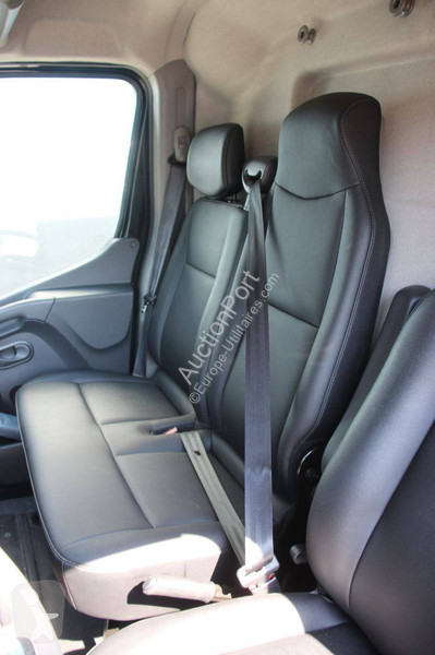 عربة نفعية Renault Crossover