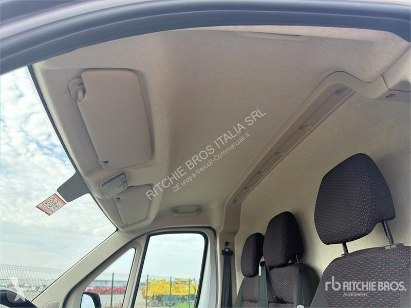 Véhicule utilitaire Opel 2.2