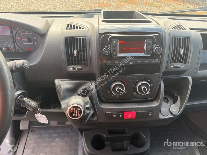 Véhicule utilitaire Opel 2.2