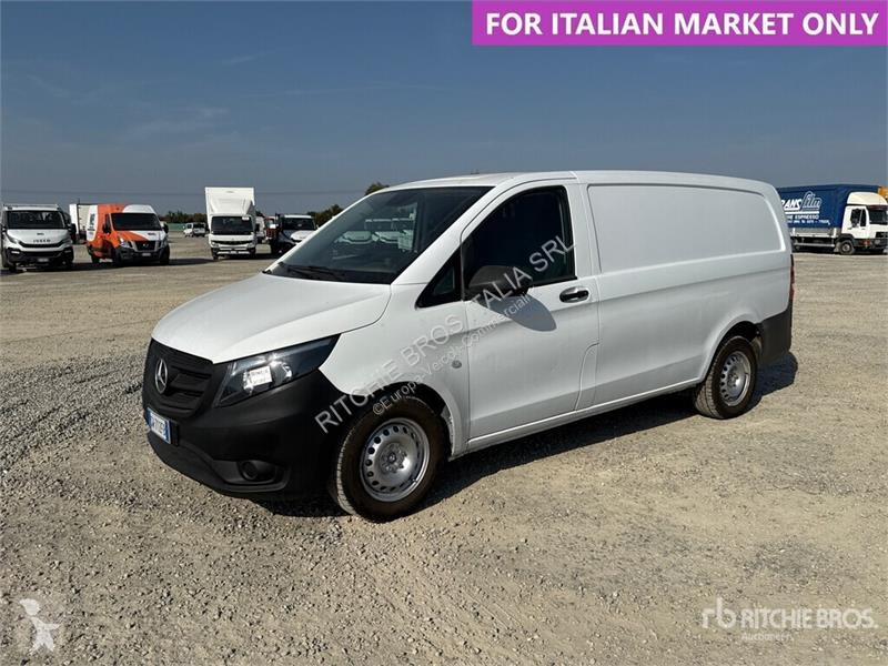 Véhicule utilitaire Mercedes Vito Cargo Van