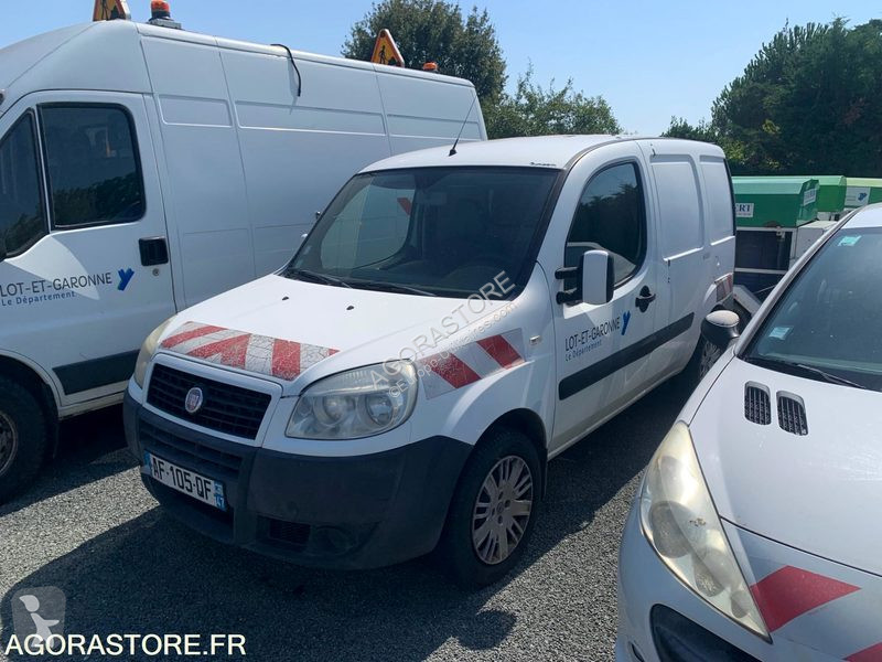 Véhicule utilitaire Fiat DOBLO