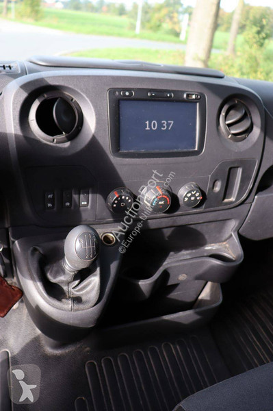 Véhicule utilitaire Nissan