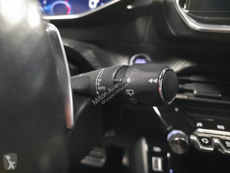 Véhicule utilitaire Peugeot 1.2i PureTech 12V -...