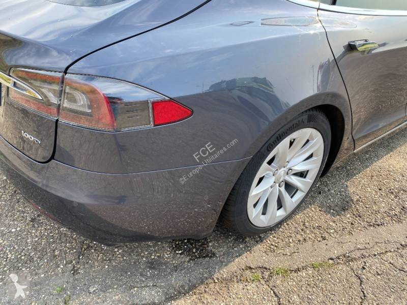 Véhicule utilitaire Tesla