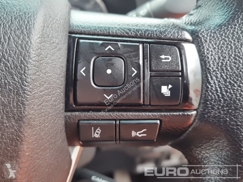 Véhicule utilitaire Toyota Hilux Invincible