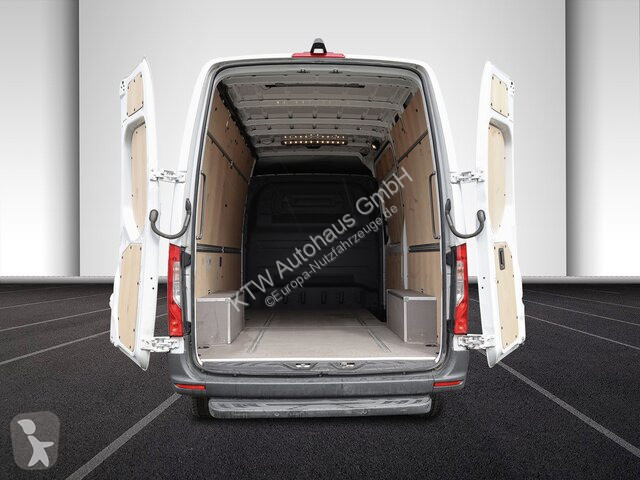 Véhicule utilitaire Mercedes 317 CDI...