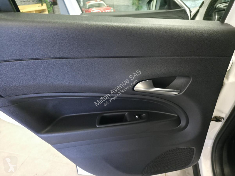 Samochód dostawczy Jeep AVENGER 1.2 Turbo T3 -...