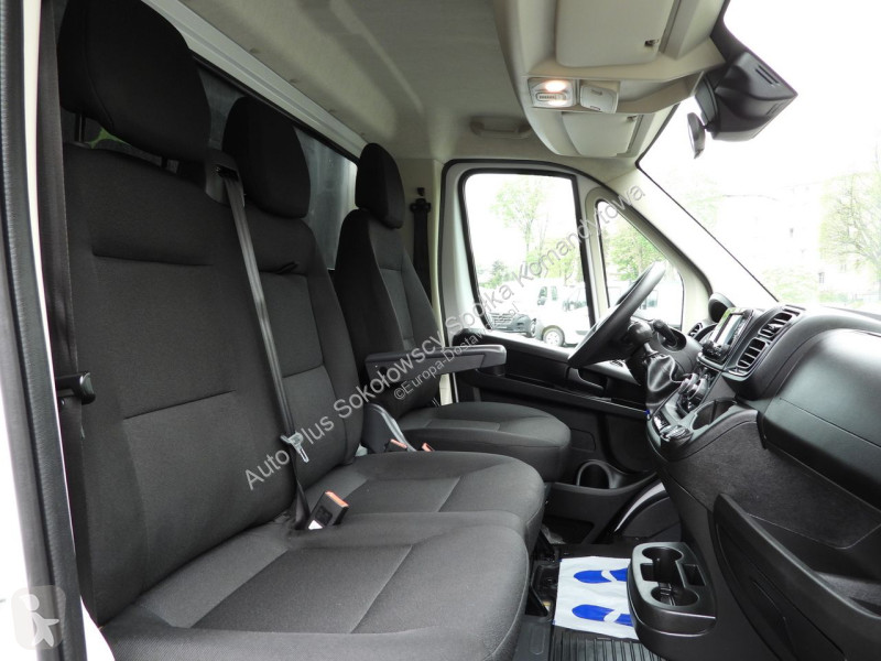 عربة نفعية Toyota MAX