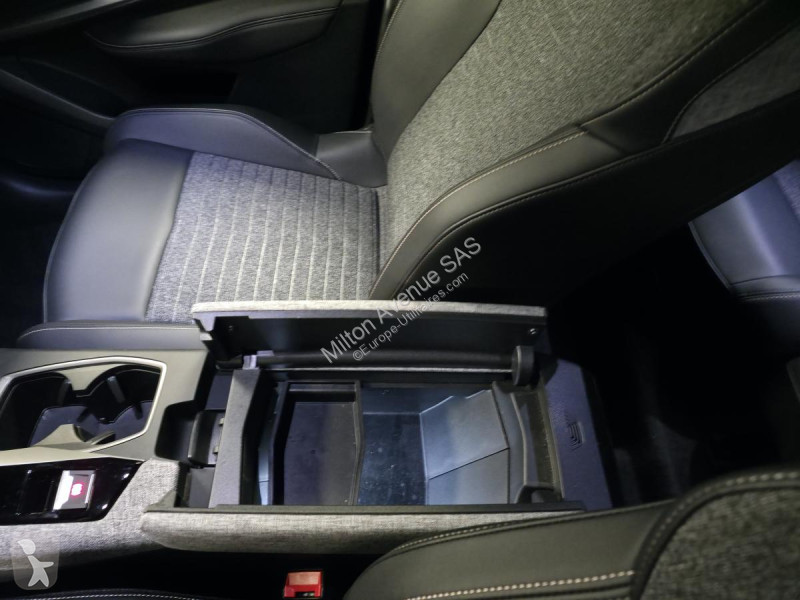 عربة نفعية Peugeot 5008 1.2i Hybrid -136 - BV...