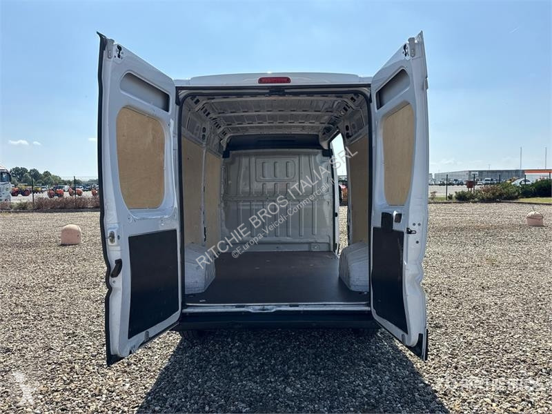 Véhicule utilitaire Opel 2.2