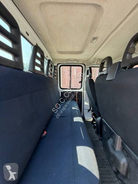 Лекотоварен автомобил Iveco 35S12