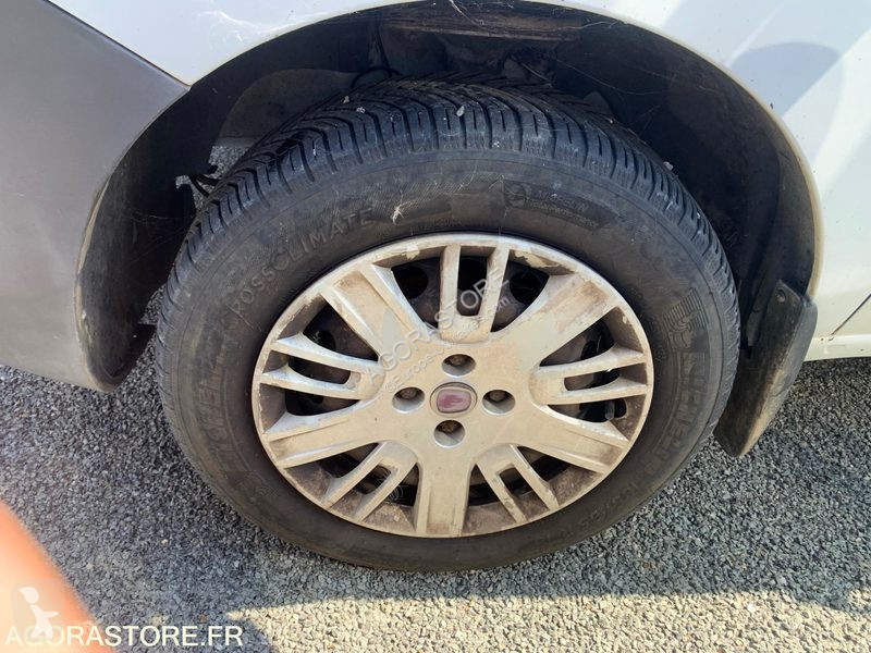 Véhicule utilitaire Fiat DOBLO