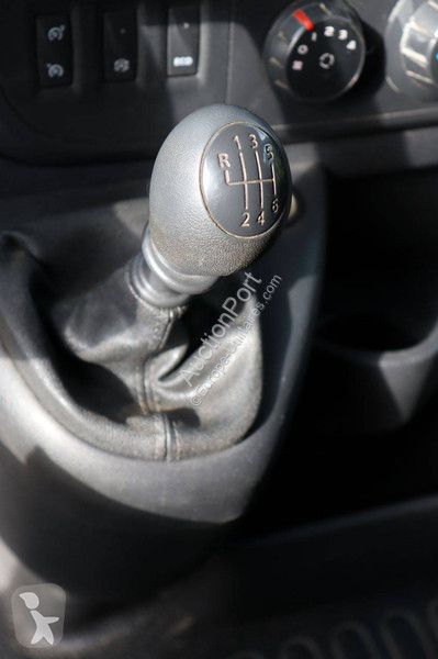 Véhicule utilitaire Nissan