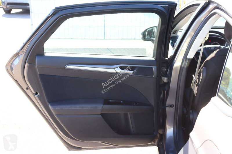 Véhicule utilitaire Ford