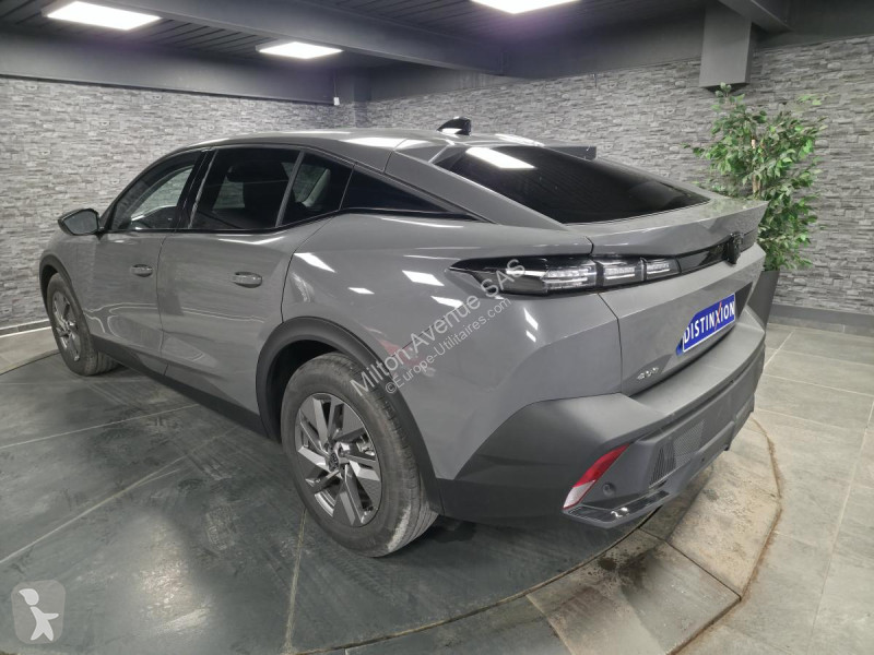 Véhicule utilitaire Peugeot 408 1.2i Hybrid...