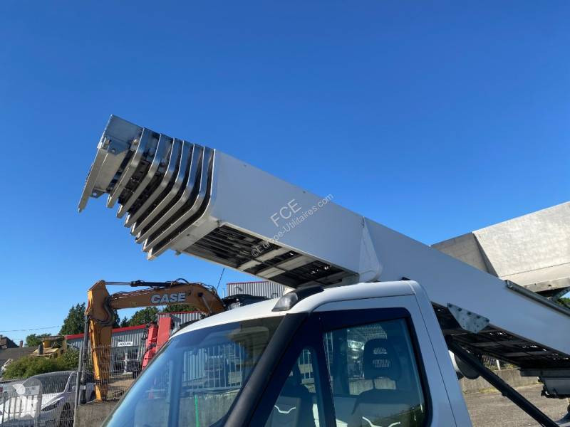 عربة نفعية Iveco