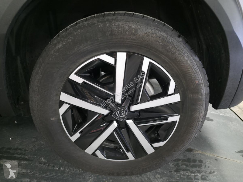 Véhicule utilitaire Peugeot 2008 1.2i Hybrid -...