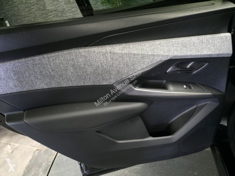 عربة نفعية Peugeot 5008 1.2i Hybrid -136 - BV...
