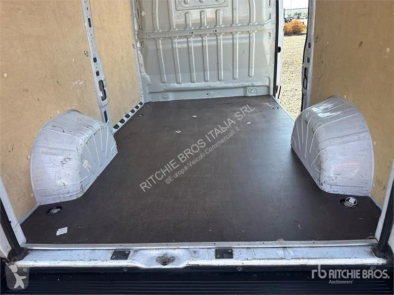 Véhicule utilitaire Opel 2.2