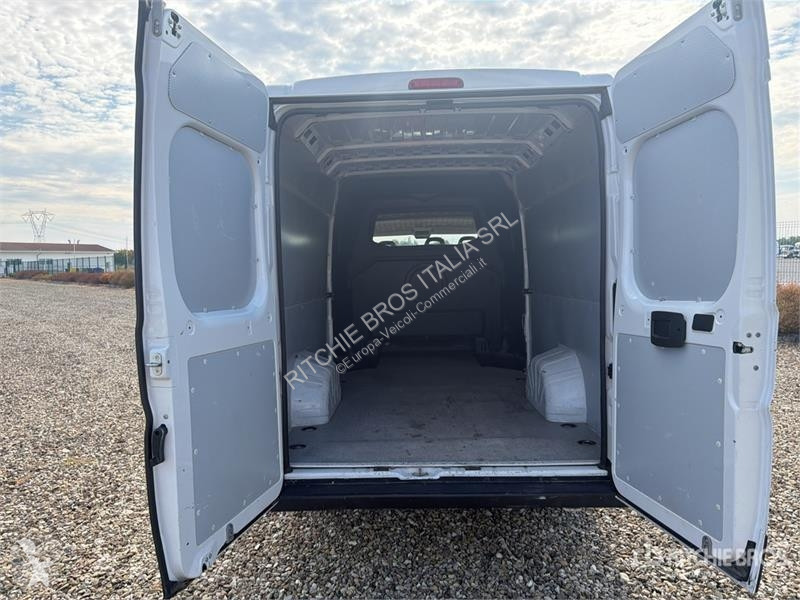 Véhicule utilitaire Opel 2.2