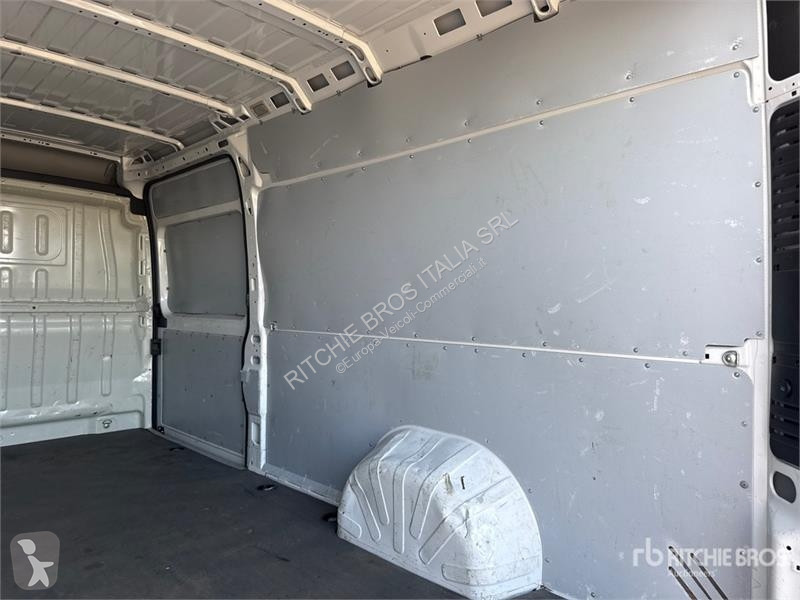 Véhicule utilitaire Opel 2.2