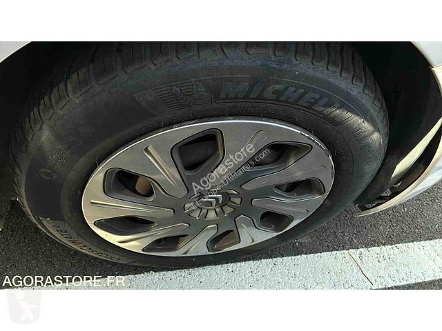 Коммерческий автомобиль