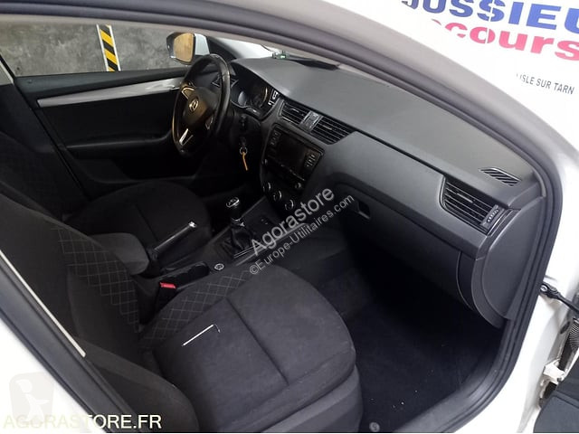 Коммерческий автомобиль