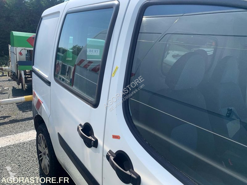 Véhicule utilitaire Fiat DOBLO
