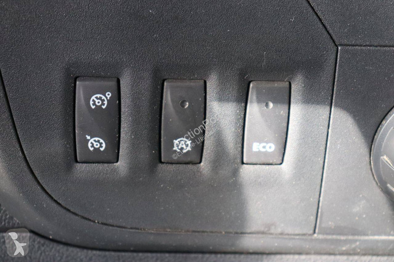 Véhicule utilitaire Nissan