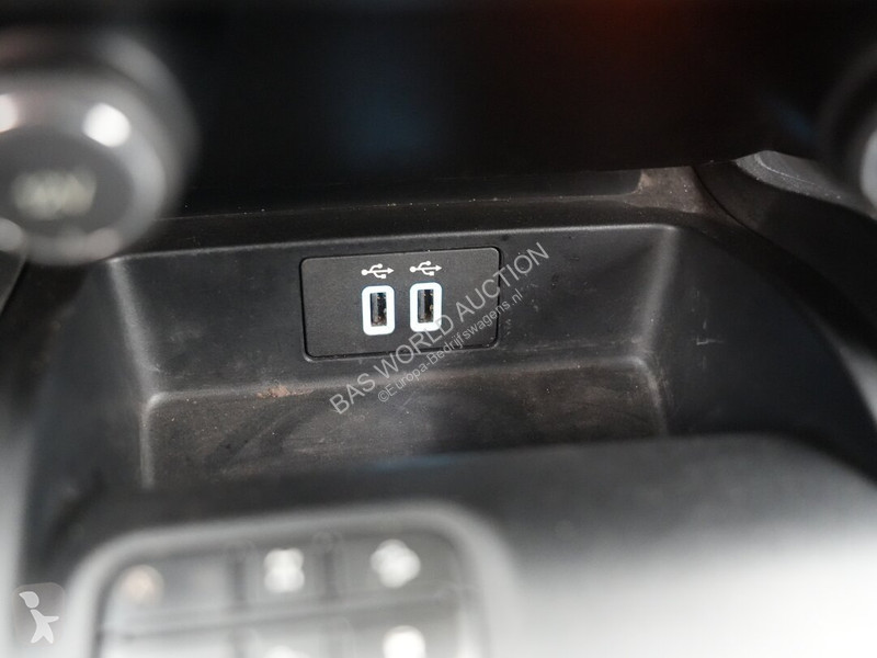 Véhicule utilitaire Ford 210pk