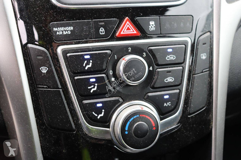 Hyundai i30 van