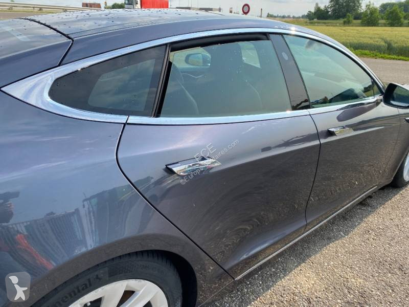 Véhicule utilitaire Tesla