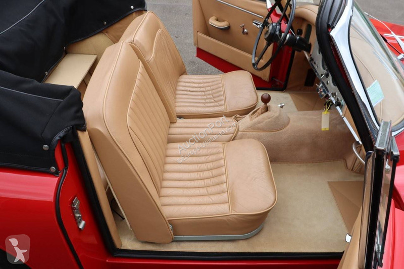 Véhicule utilitaire Jaguar 150 DHC
